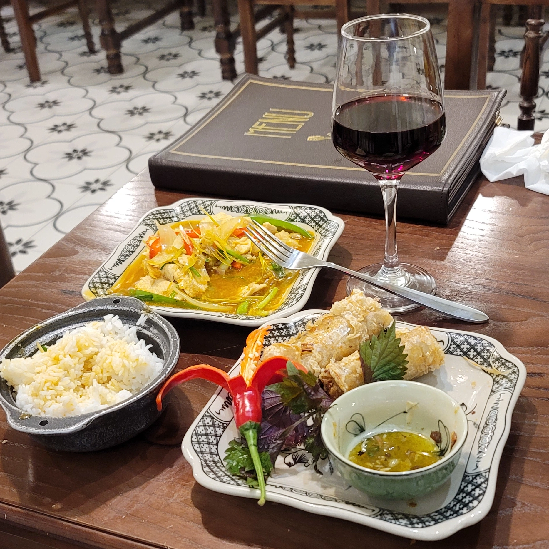 Spring Eggroll, Rice, Vegetable and Wine