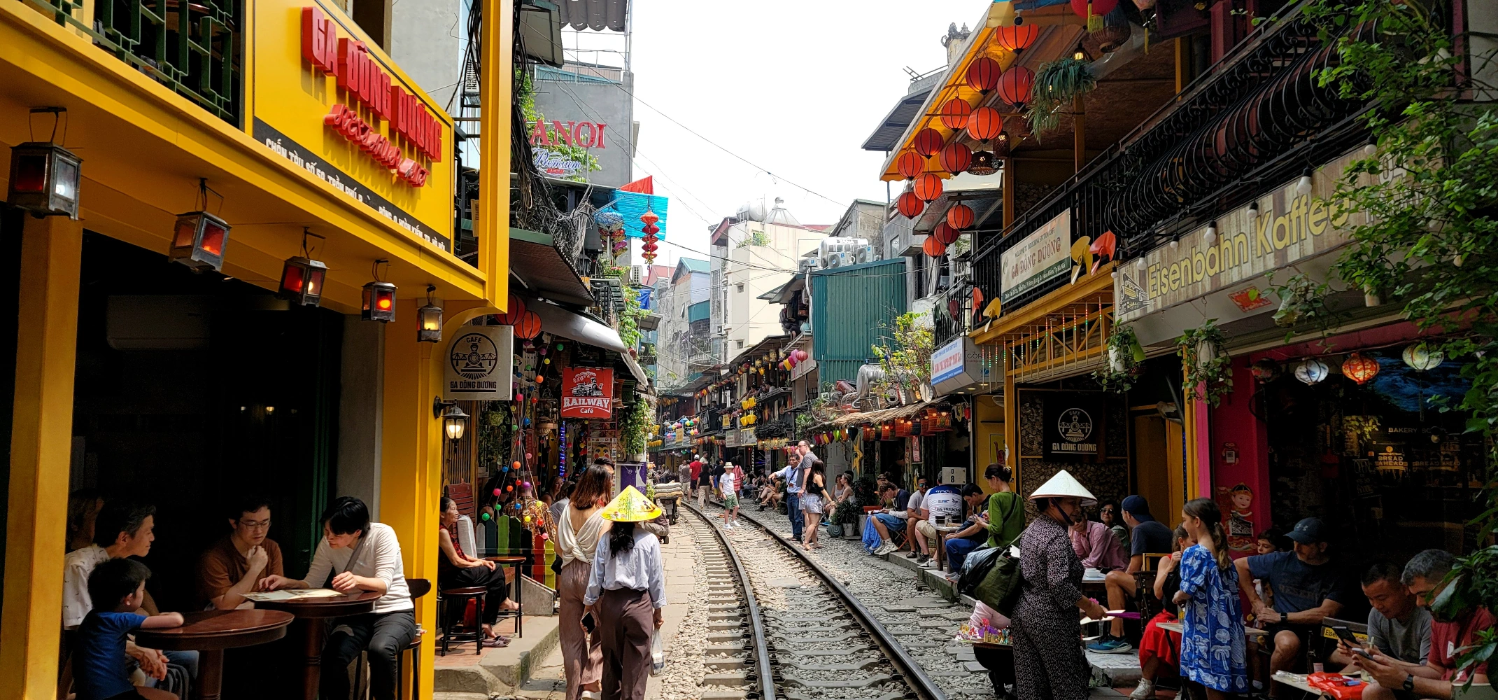Train Track Street, Hano