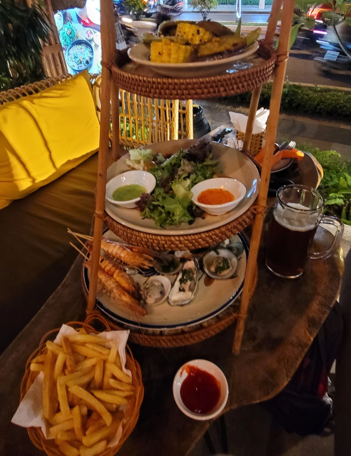 Miss Bamboo, Meal